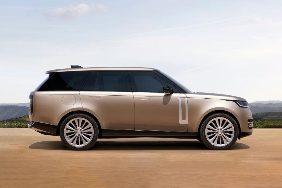 Jaguar Land Rover Sales Drop 10.7% in Q1 Due to Tariff Disruptions and Model Phase-Outs