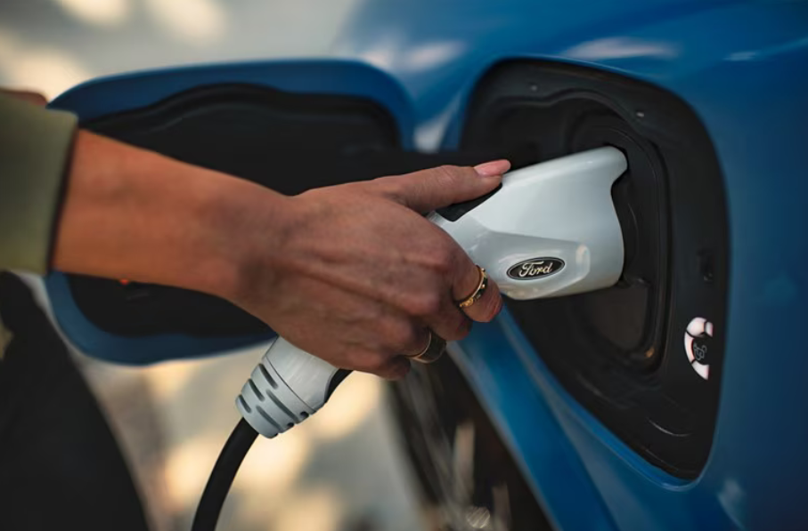 Canada's Electric Vehicle Sales Decline in May Amid Subsidy Cuts