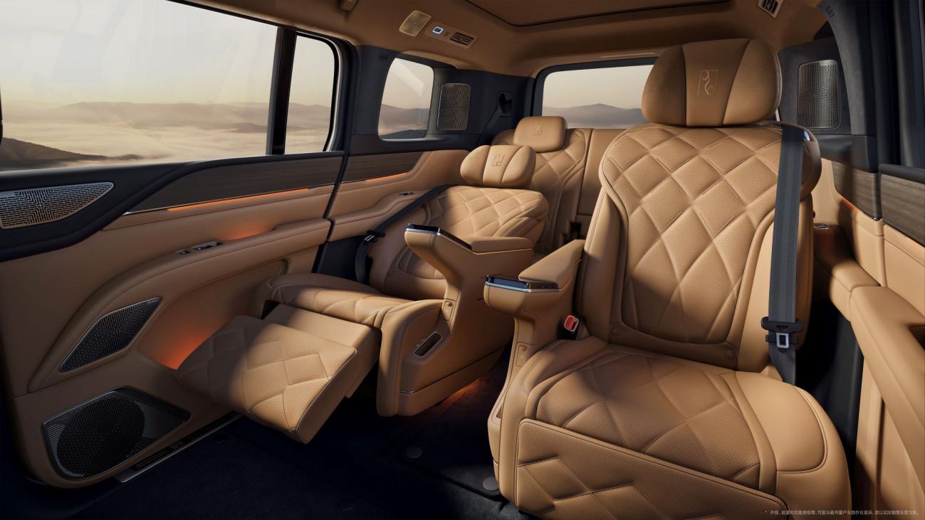 Yangwang Auto Launches Global Pre-Sale for U8L Ding Shi Edition at 1.3 Million Yuan