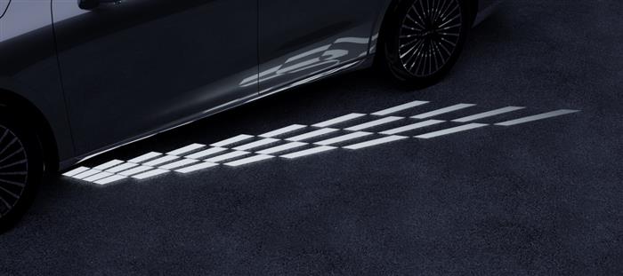 Roewe M7 DMH Debuts as First Mass-Produced Model by Former Rolls-Royce Designer