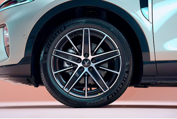 New Lantu Zhiyin SUV Officially Unveiled with Advanced Features