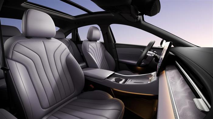 Roewe M7 DMH Debuts as First Mass-Produced Model by Former Rolls-Royce Designer