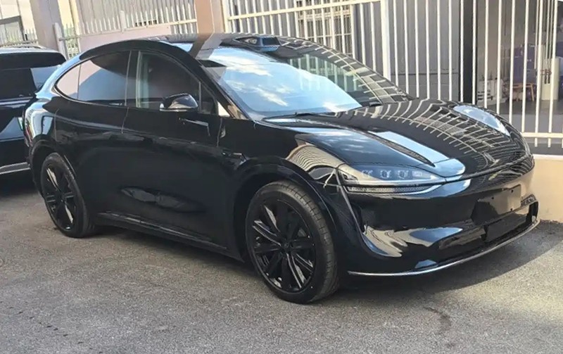 New Uncamouflaged Spy Photos of the Zhijie R7 Revealed with New Brand Logo