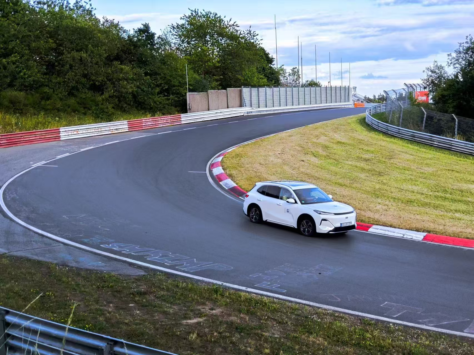 Geely Conducts Dynamic Testing of Galaxy A7 EM-i and Starship 7EM-i at Nürburgring