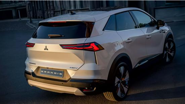 Mitsubishi Grandis Official Images Released as Compact SUV for European Families