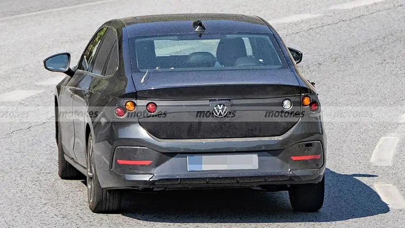 New Volkswagen Magotan Plug-in Hybrid Spy Photos Revealed