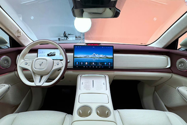 New Lantu Zhiyin SUV Officially Unveiled with Advanced Features