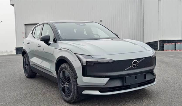 Volvo Releases More Official Images of the EX30 Cross Country
