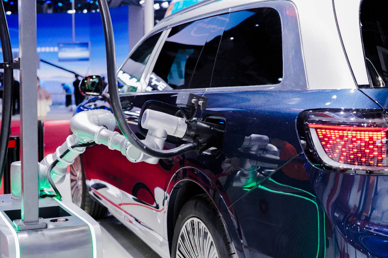 BMW Unveils Automated Charging Robot Demonstration Video