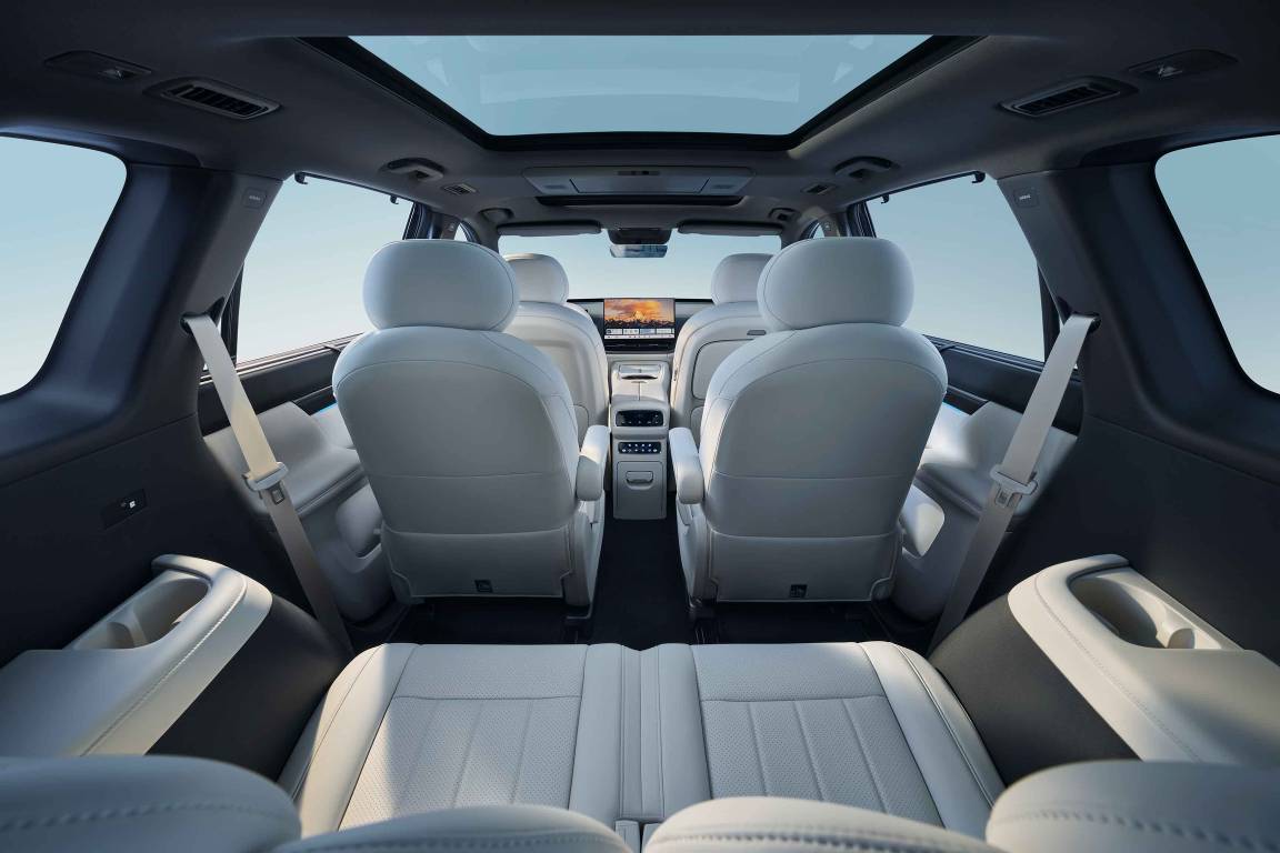 Dongfeng Launches Updated 2026 eπ008 Six-Seat Version