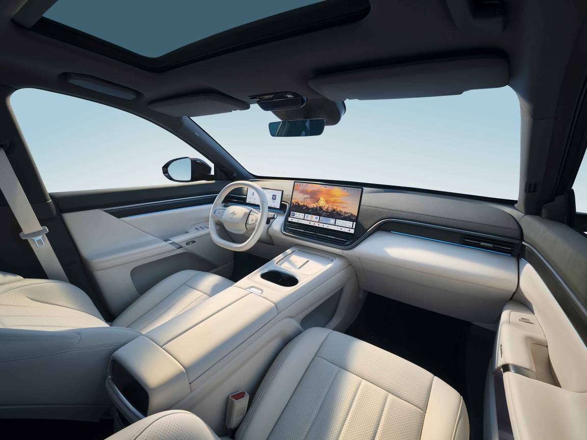 Dongfeng Launches Updated 2026 eπ008 Six-Seat Version