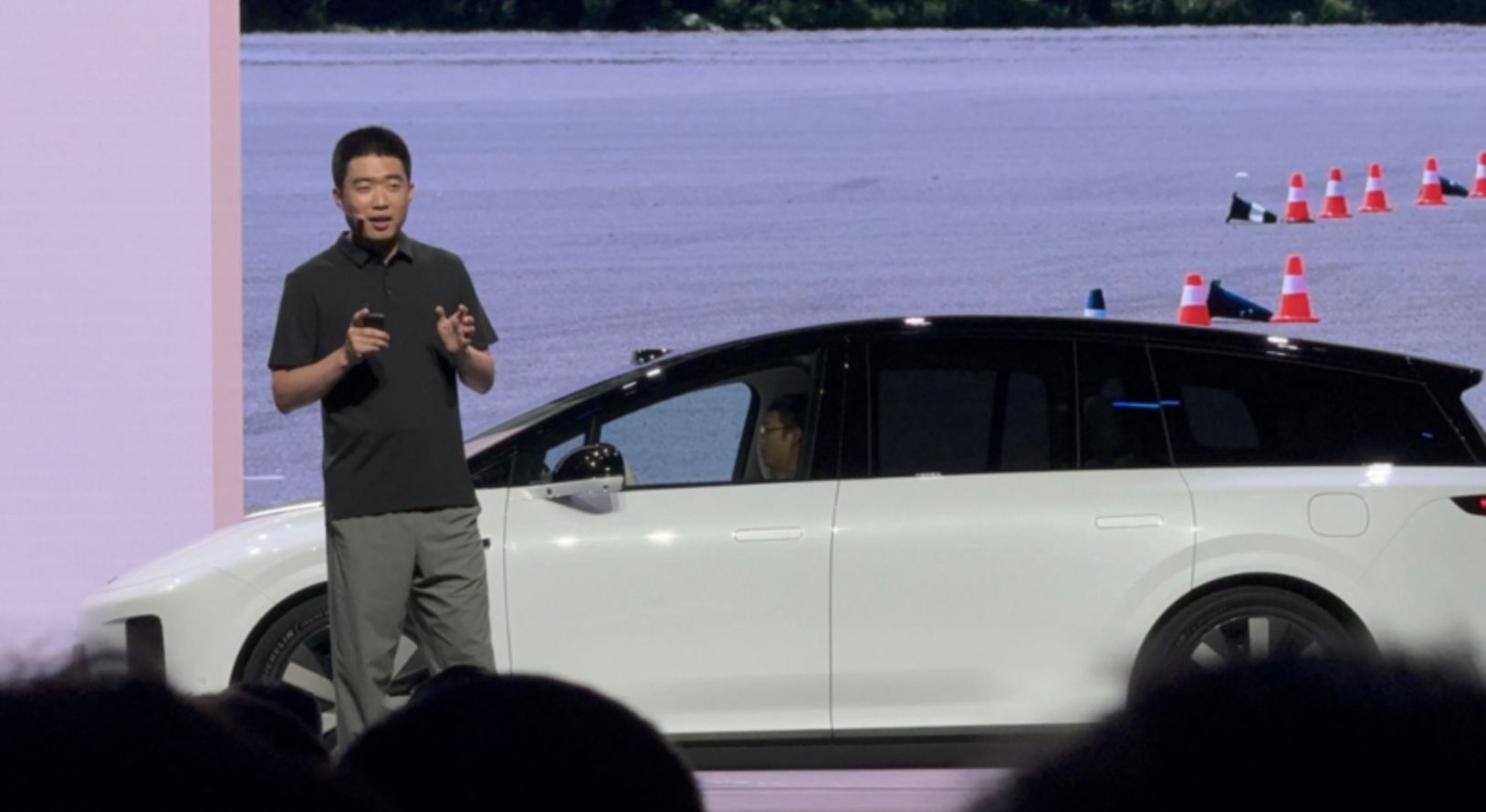 Electric Vehicle Market Shows Resilience in July Despite Challenges
