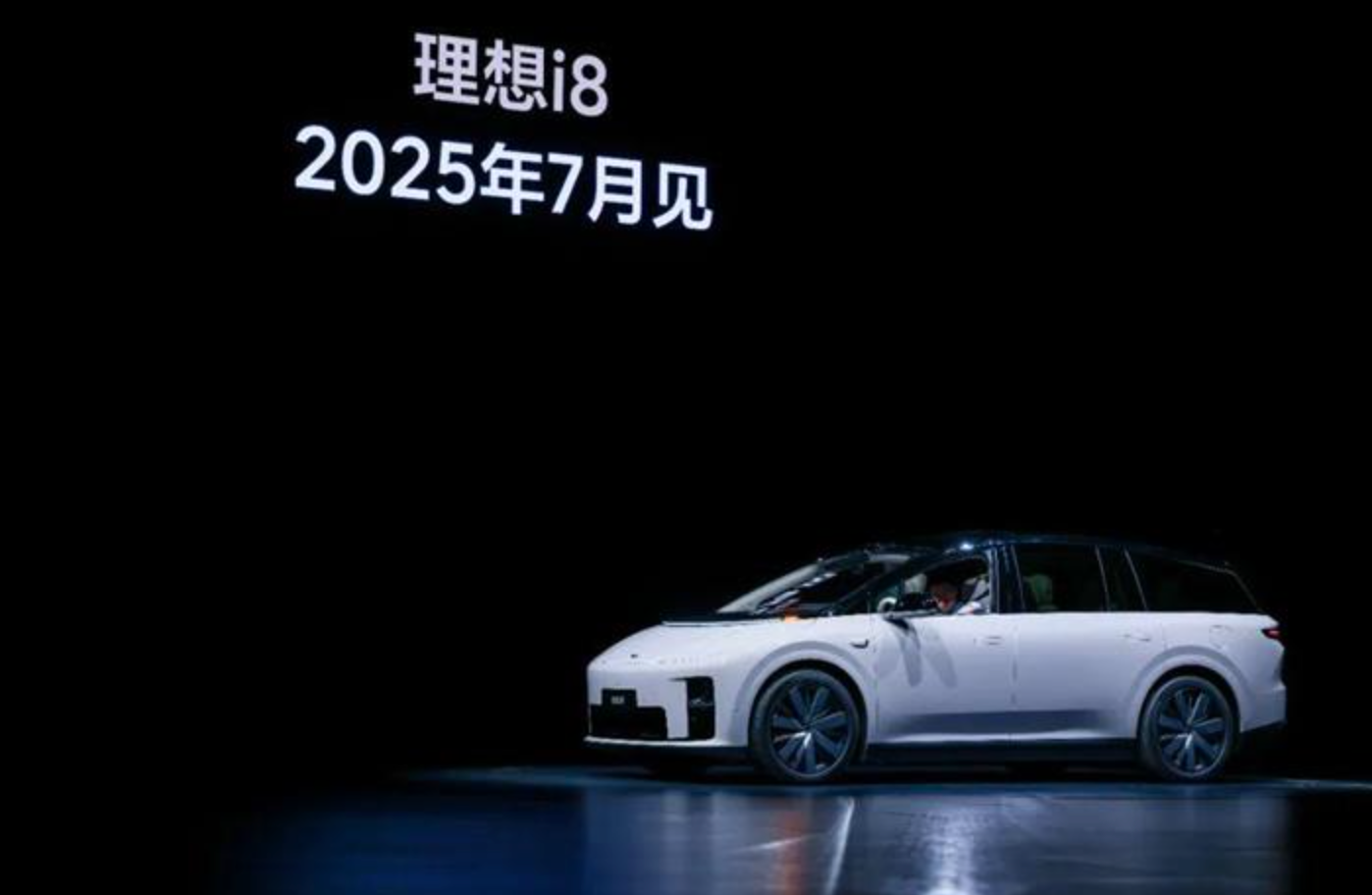 Li Auto Launches New i8 Model Amidst Market Dynamics